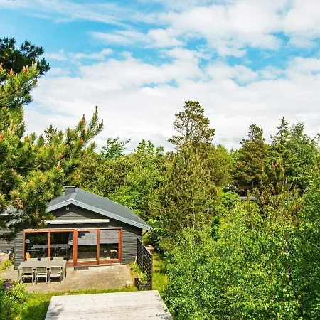 Two-bedroom Holiday In 25 *