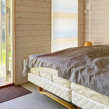 Two-bedroom Holiday In 25