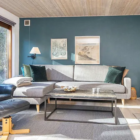 Two-bedroom Holiday In 25