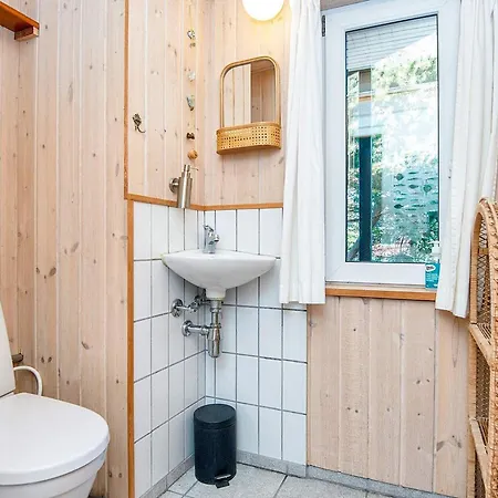 Two-bedroom Holiday In 25 *